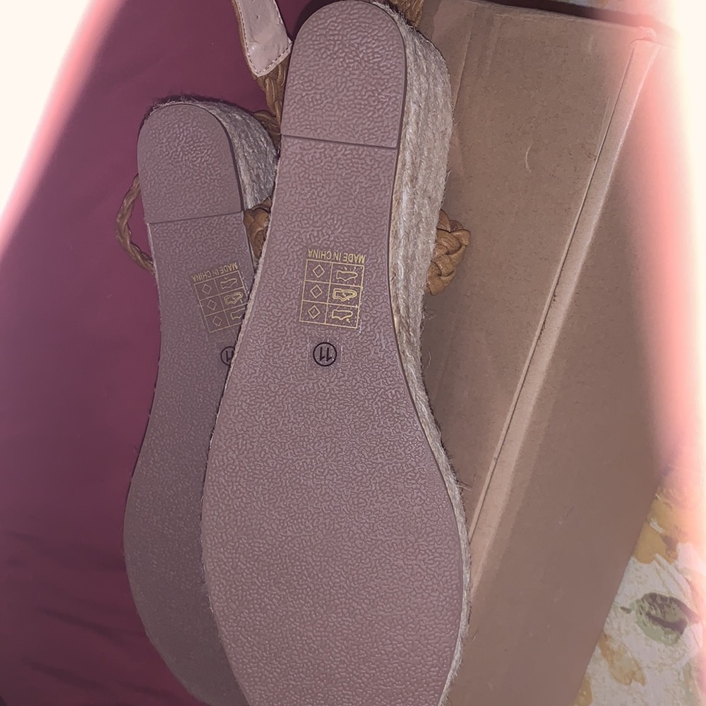 NEW SHOES! NEW SHOES! - Picture 4 of 4